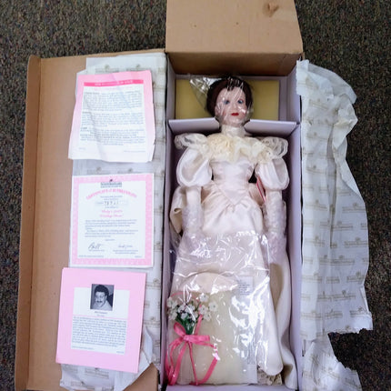 Ashton Drake Galleries Doll - Betty's 1930's Wedding Dress